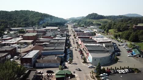 Weitschuss-Aus-Der-Luft-Nach-West-Jefferson-NC