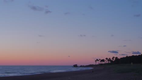 Lapso-De-Tiempo-De-La-Hermosa-Vista-Escénica-De-La-Playa-Después-De-La-Puesta-De-Sol,-Plano-General