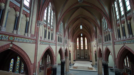 Nave-Of-Gouwekerk-Church,-Historic-Brick-Building-In-Gouda,-Netherlands