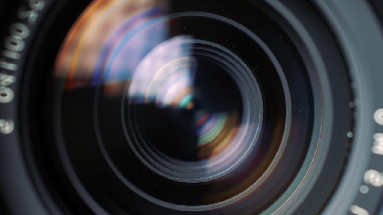 Close-Up of Camera Lens Capturing Light Play and Reflections in the Glass Surface, Showcasing Optical Elements and Depth of Field Phenomena