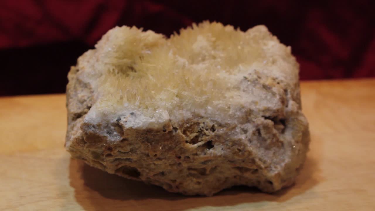 방해석 결정 매크로를 닫습니다