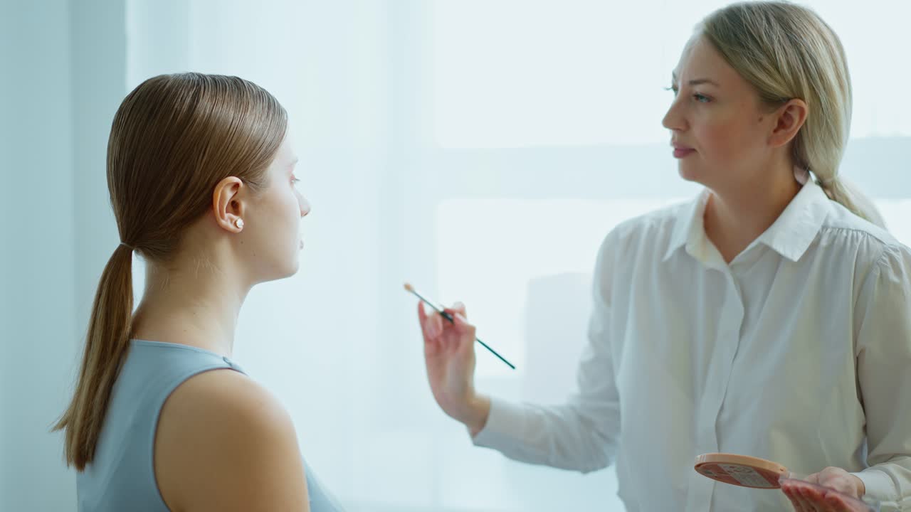 sesión de aplicación de maquillaje