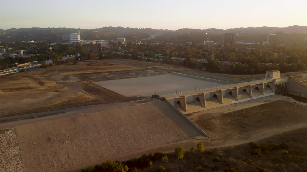toma aerea de la historica represa sepulveda
