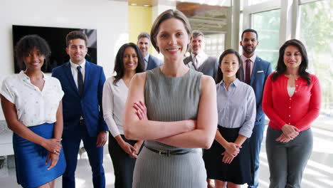 Team-of-businessmen-and-businesswomen