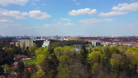 über-Baumwipfel-Bis-Hin-Zu-Großen-Wohngebäuden