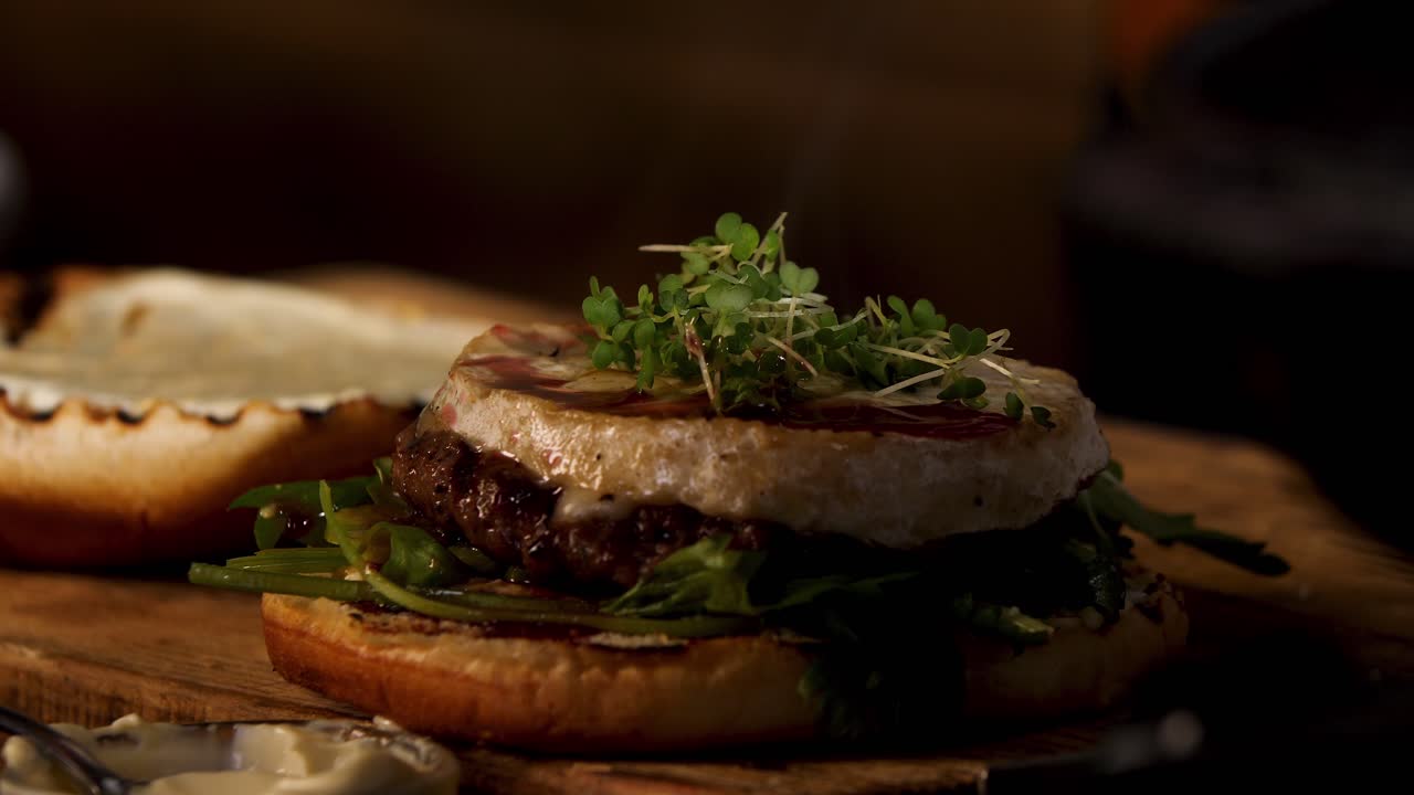 preparación de hamburguesas camembert gourmet