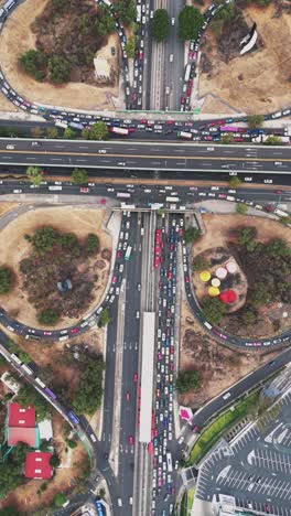 vertical video of stopped traffic at a cloverleaf intersection in cdmx