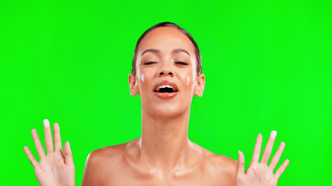 얼굴, 로션과 녹색에 여성과 장난