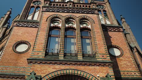 Smooth-Gimbal-Shot-of-Old-Post-Office