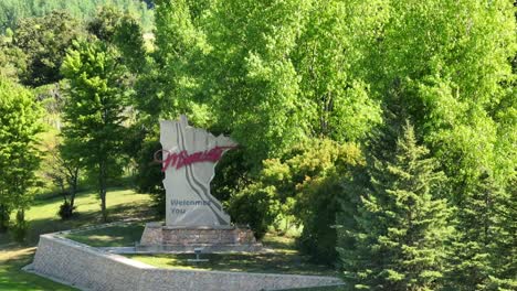 Minnesota-welcomes-you-landmark