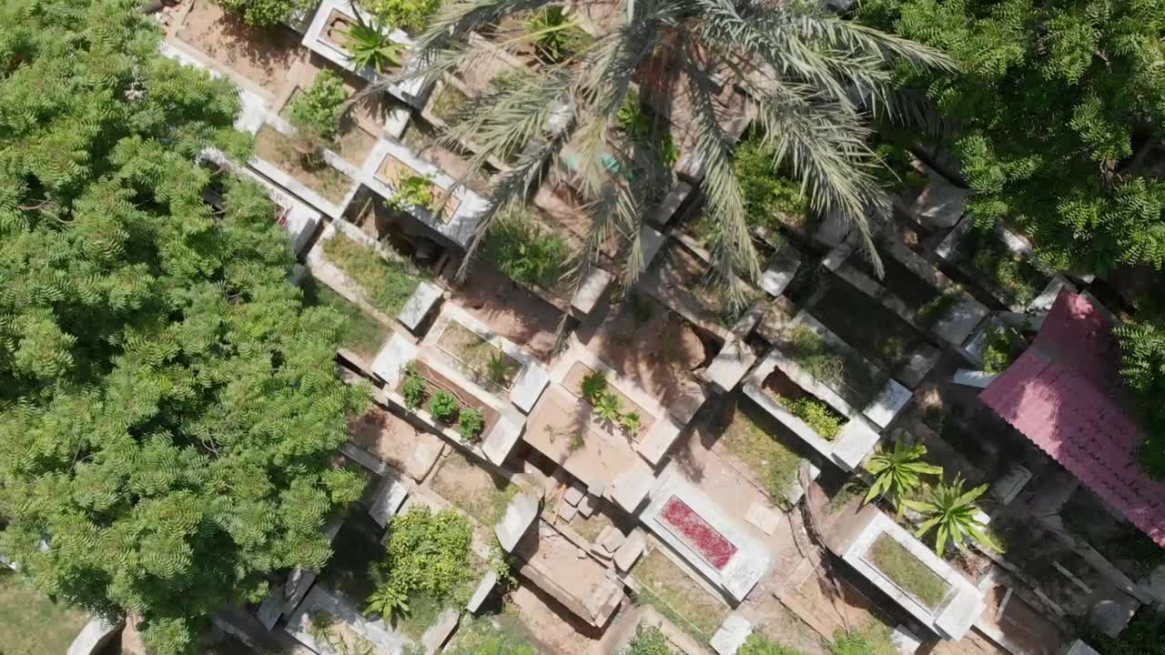 Vista aerea su un cimitero a Karachi. Veduta dall'alto.