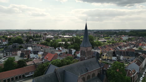 Antena-Circular-Alrededor-De-La-Iglesia-Sint-vincentiuskerk-En-La-Ciudad-De-Gante.