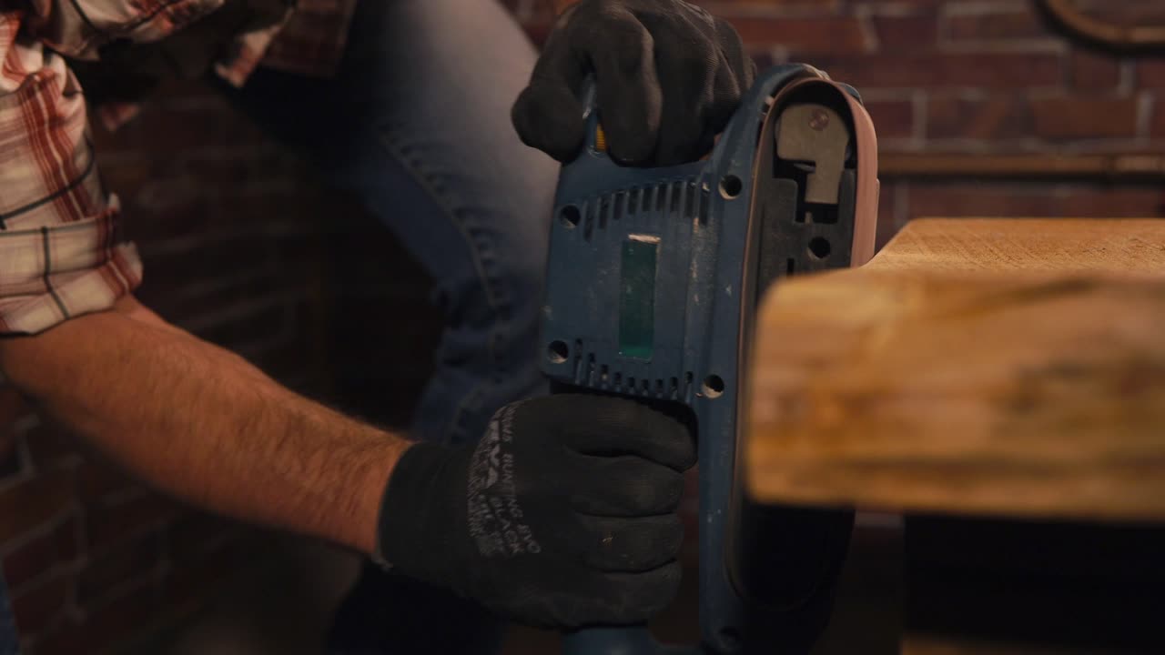 proceso de carpintería: lijado y conformación de la madera