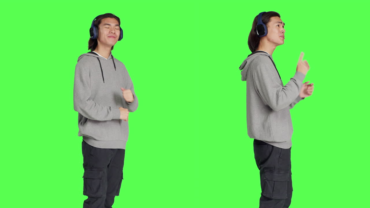 음악 을 듣고 춤 을 추는 사람