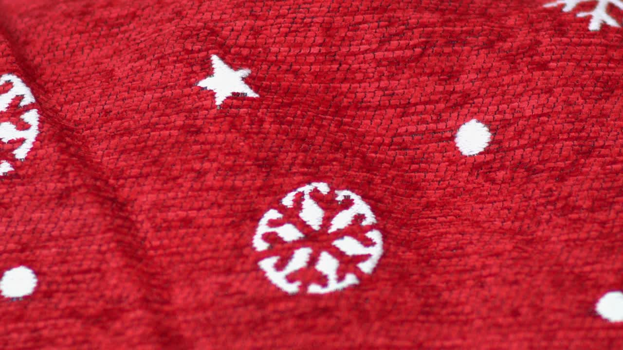 요소 장식 크리스마스 빨간 뜨개질 스웨터 클로즈업. 휴가 선물. 배경