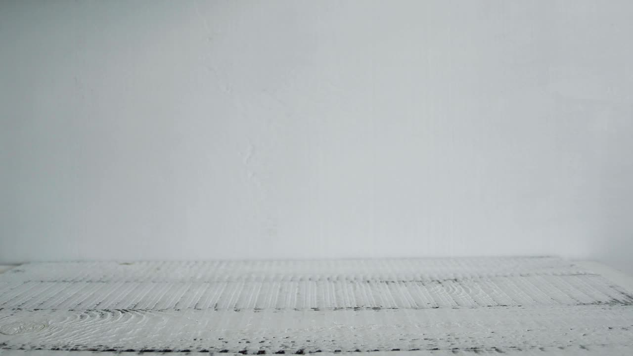 수건 어리가 떨어지고 있습니다.