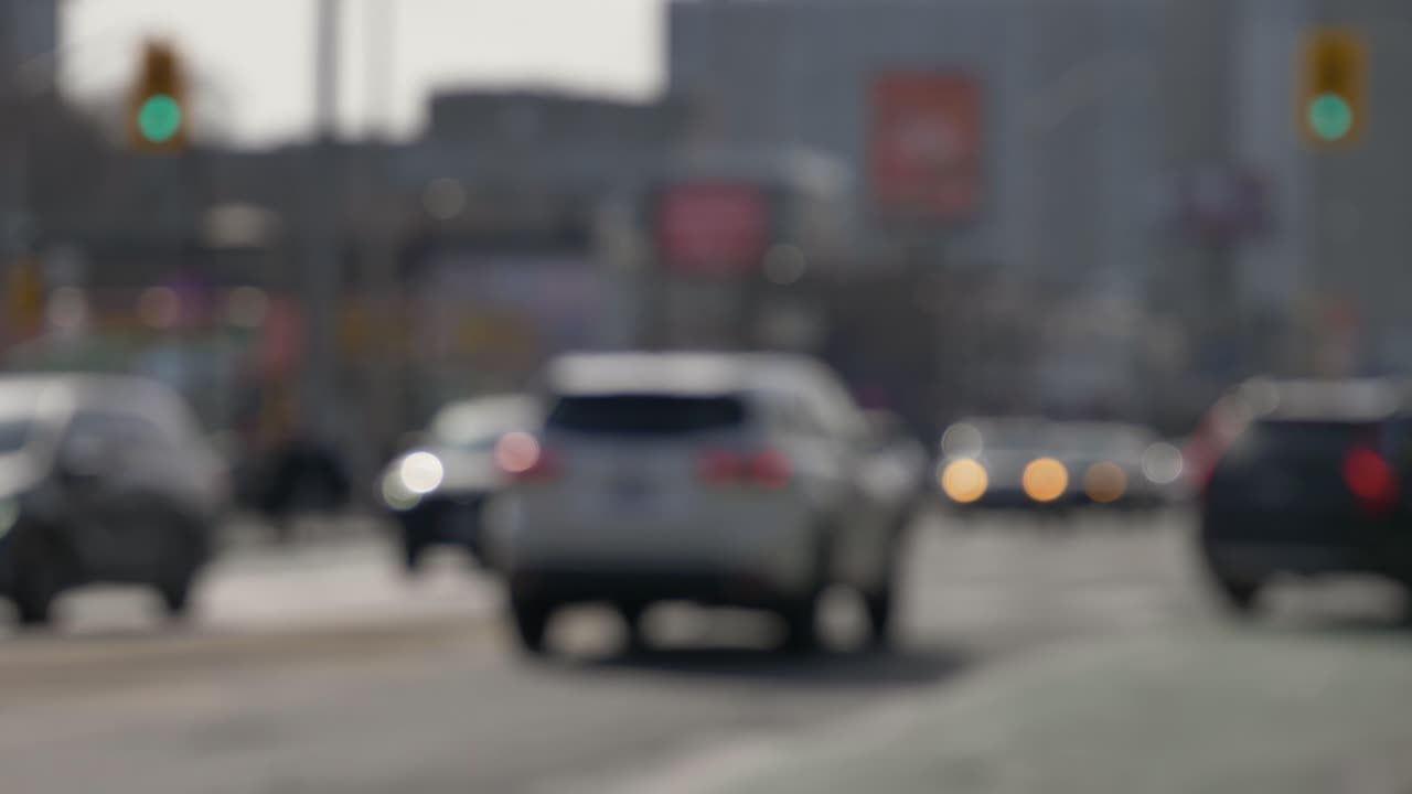 Traffico locale lento e intenso a Danforth Village East York Toronto