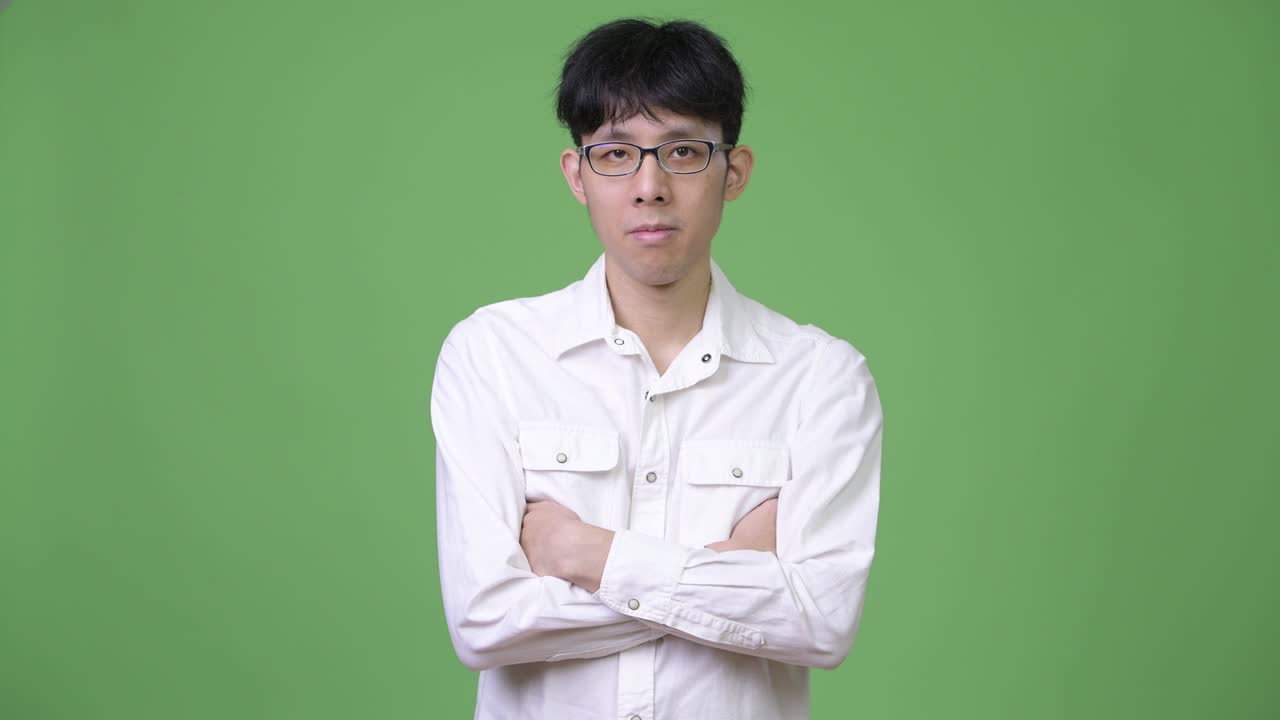 팔을 맞대고 있는 젊은 아시아 사업가