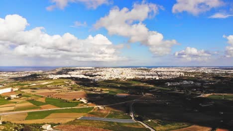 video de hiperlapso de drones de malta, dwerja y el área interior de la isla en invierno