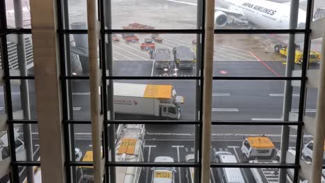 timelapse of airport ground crew servicing an airplane