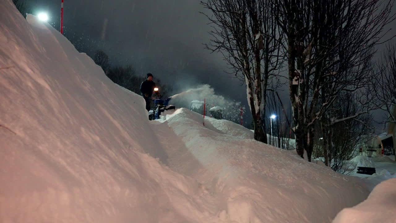 Nighttime scenery, industrial machine equipment, snowfall clearing