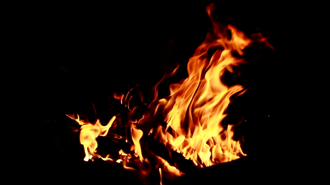 Fiamma in primo piano, in loop.