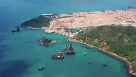 Vista-Superior-Volando-A-Través-De-La-Zona-Del-Puerto-Cerca-De-Clear-Water-Bay,-Hong-Kong