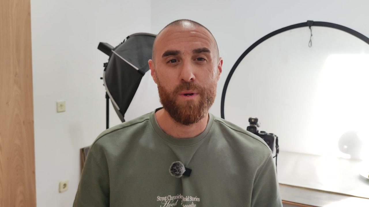 Professionel fotograf opsætter madfotografering