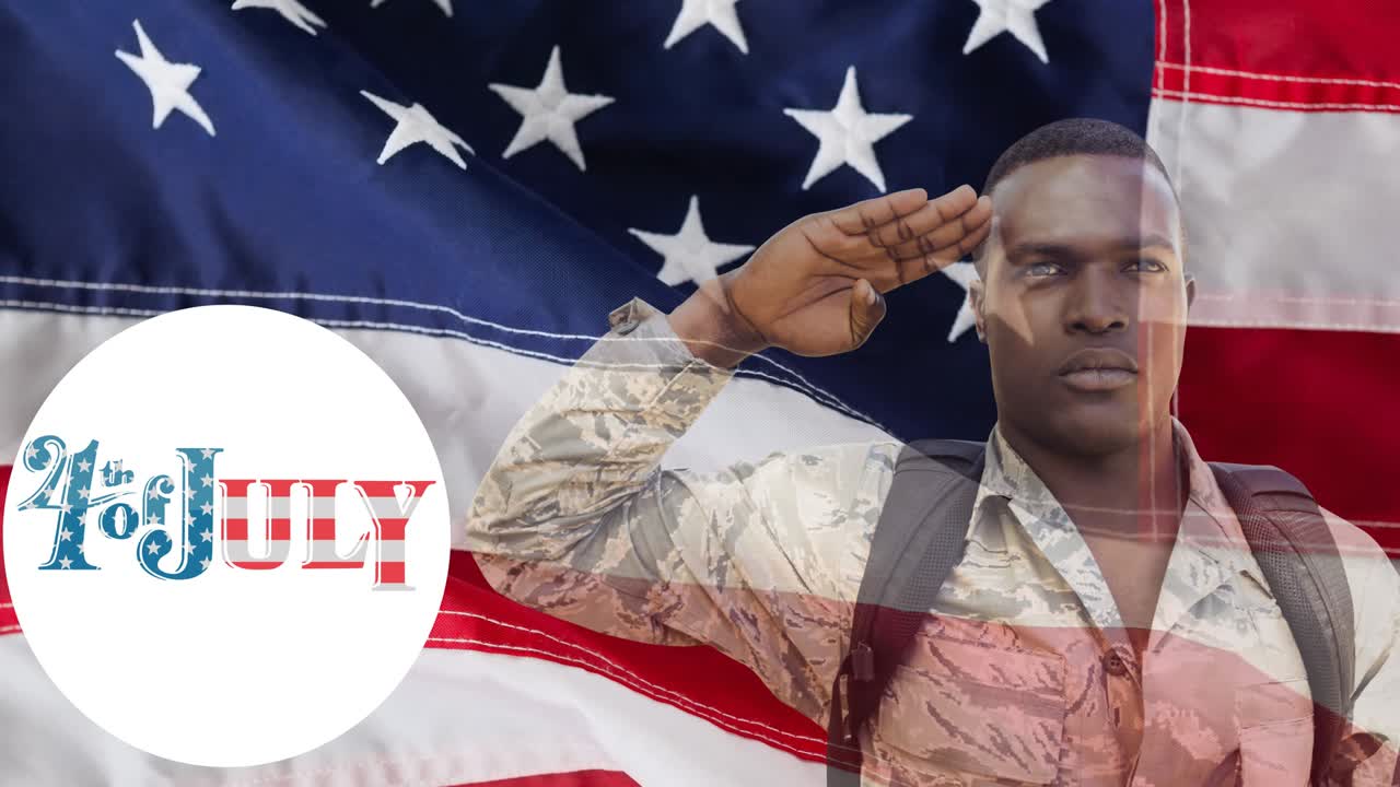 animación del 4 de julio texto con soldado masculino saludando sobre la bandera estadounidense