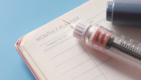 planificador mensual con dispositivo médico