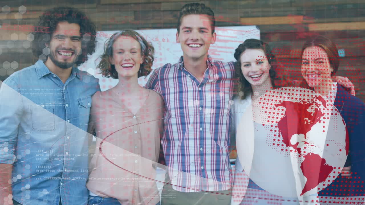 animación del globo y procesamiento de datos sobre sonrientes colegas de negocios