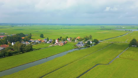 Häuser-Und-Polder-Rund-Um-Ransdorp,-Typisches-Niederländisches-Landschaftspanorama