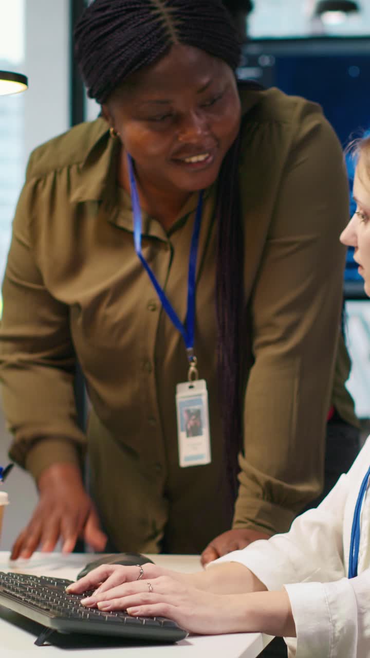 Vertical video Happy manager praising intern progress, doing congratulating high five