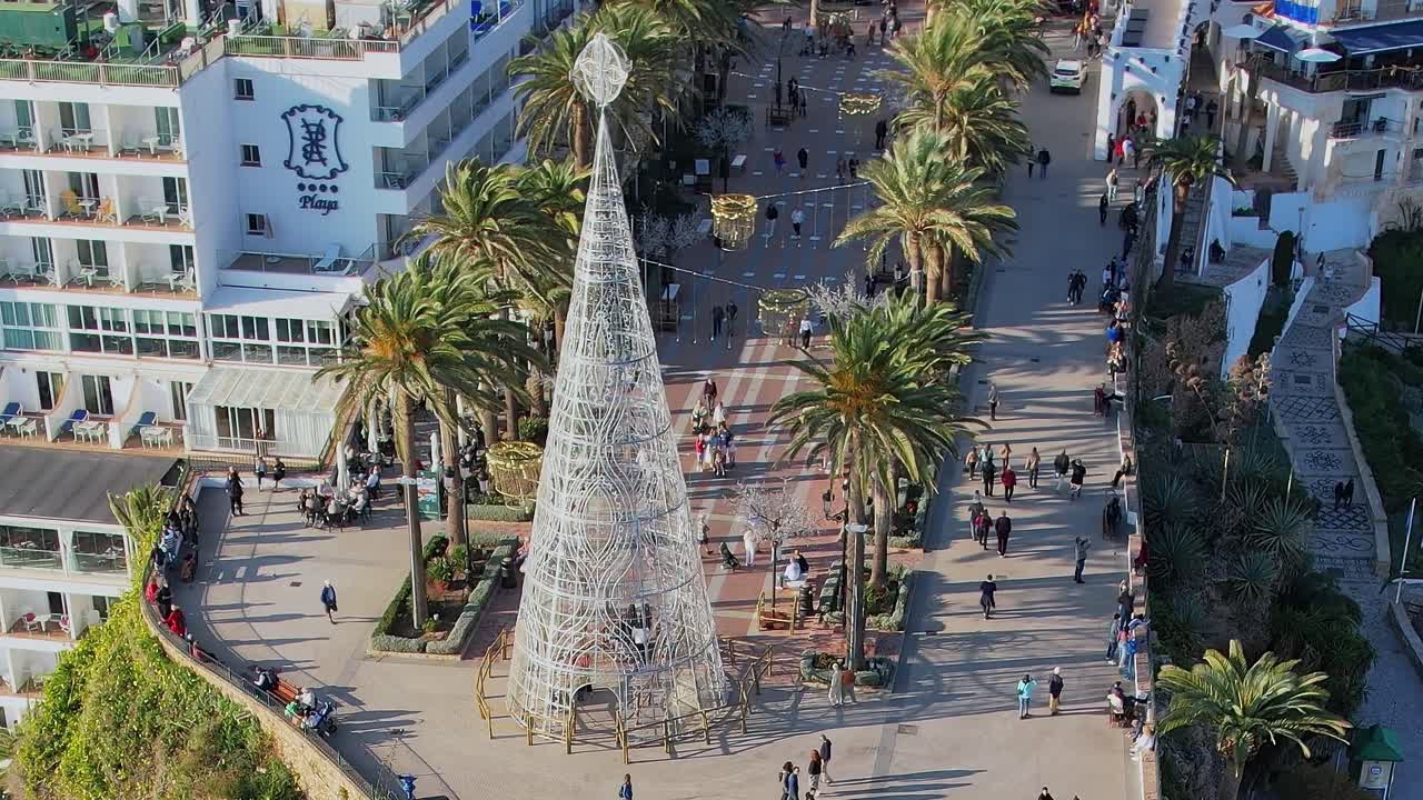 Case bianche della città di Nerja dall'alto