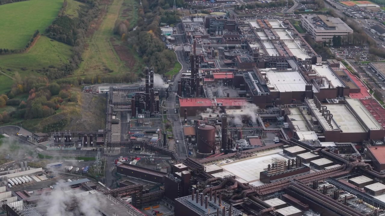 Intel Irland flyfoto som viser et ekspansivt industrilandskap