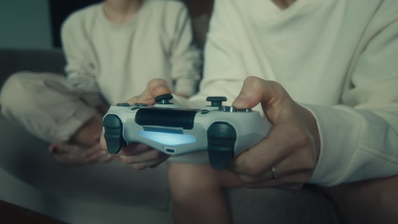 친구 들 이 비디오 게임 을 하고 있다