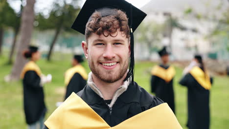 graduado feliz