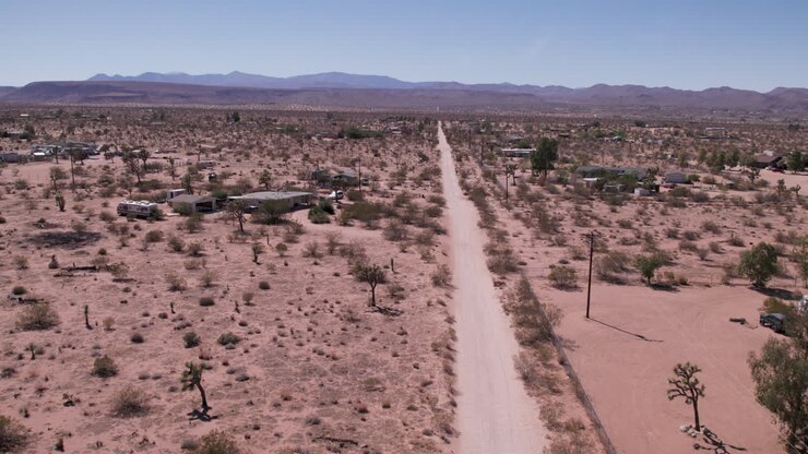 Joshua Tree, Kalifornia. Hiekkatie ja taloja aavikolla - 3.