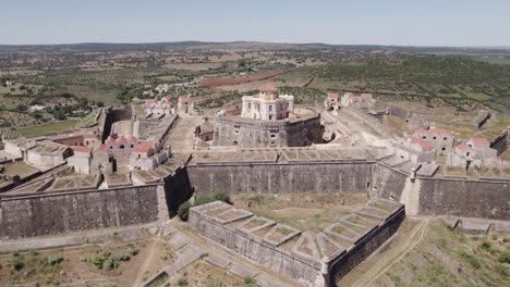 vista panorámica de las llanuras portuguesas desde la histórica fortaleza