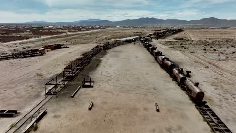 Train-Cemetery,-Salar-de-Uyuni,-Uyuni-Region,-Bolivia