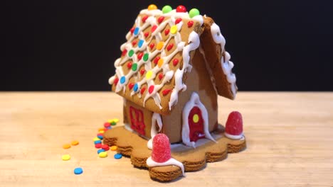 Home-made-gingerbread-home-on-a-wood-surface,-no-persons