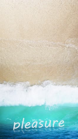 signo de playa de verano en la costa tropical con agua turquesa y cielo azul