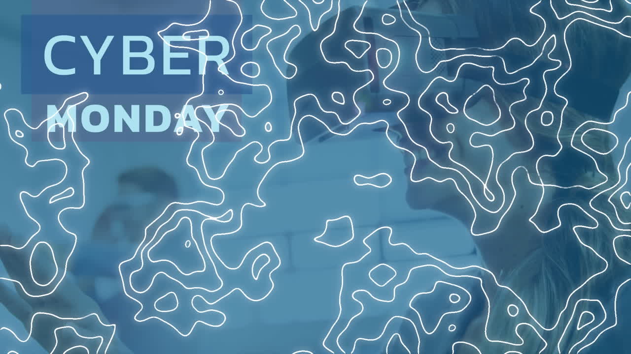 animación de texto, cyber monday, y líneas de contorno en movimiento, sobre una mujer sonriente con auriculares vr