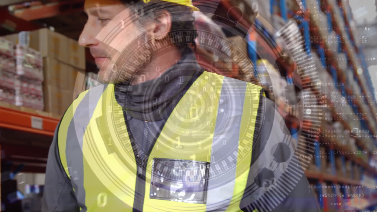 animación de escaneo de alcance y procesamiento de datos sobre hombre y mujer que trabajan en el almacén