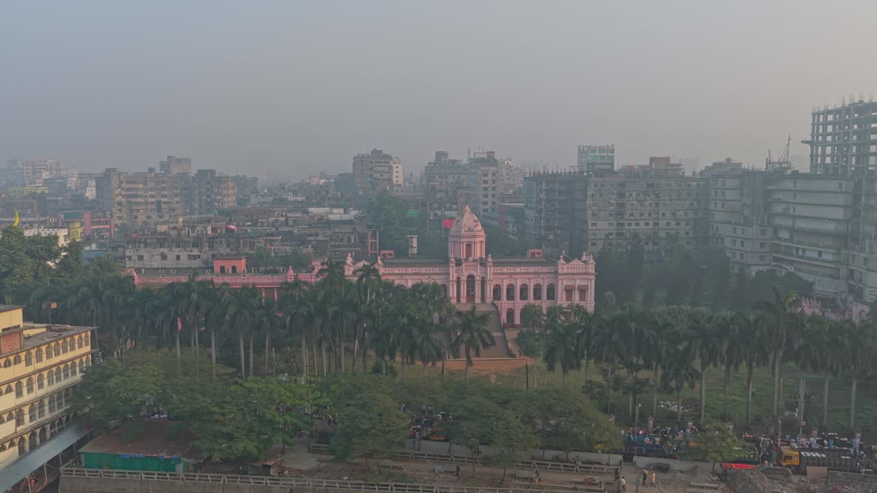 Veduta aerea del Palazzo Rosa Ahsan Manzil nella vecchia Dacca, Bangladesh