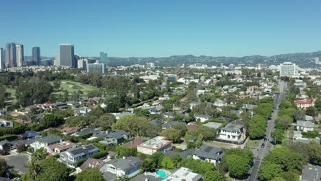 vista aérea del vecindario de century city de los ángeles, california, estados unidos, tomada por un avión no tripulado