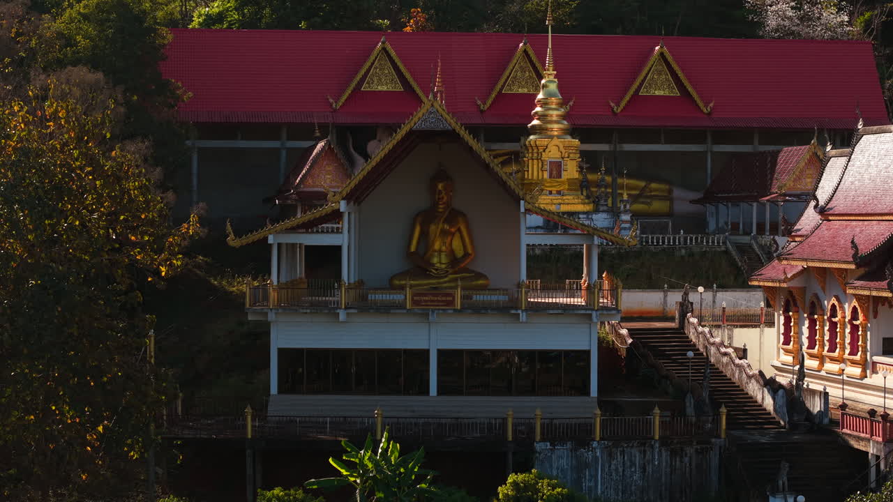 วัดที่มีพระพุทธรูปทองคำ