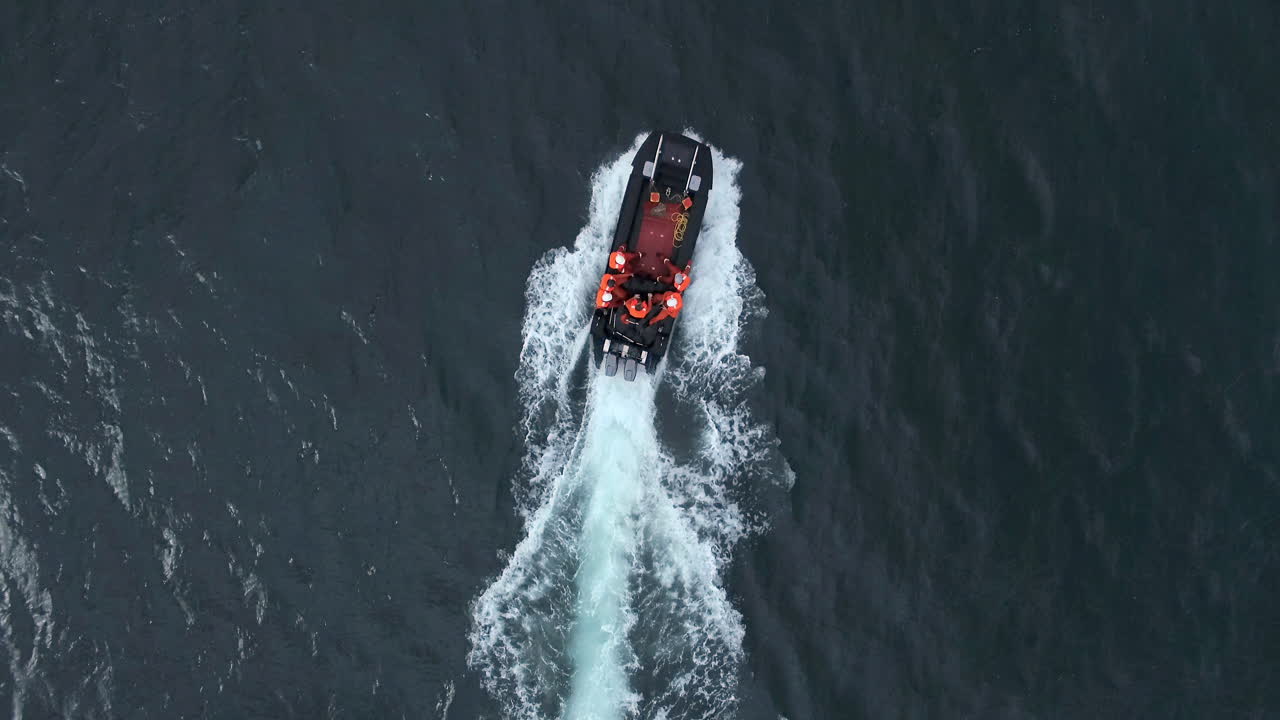 tomando el bote de velocidad para dar una vuelta