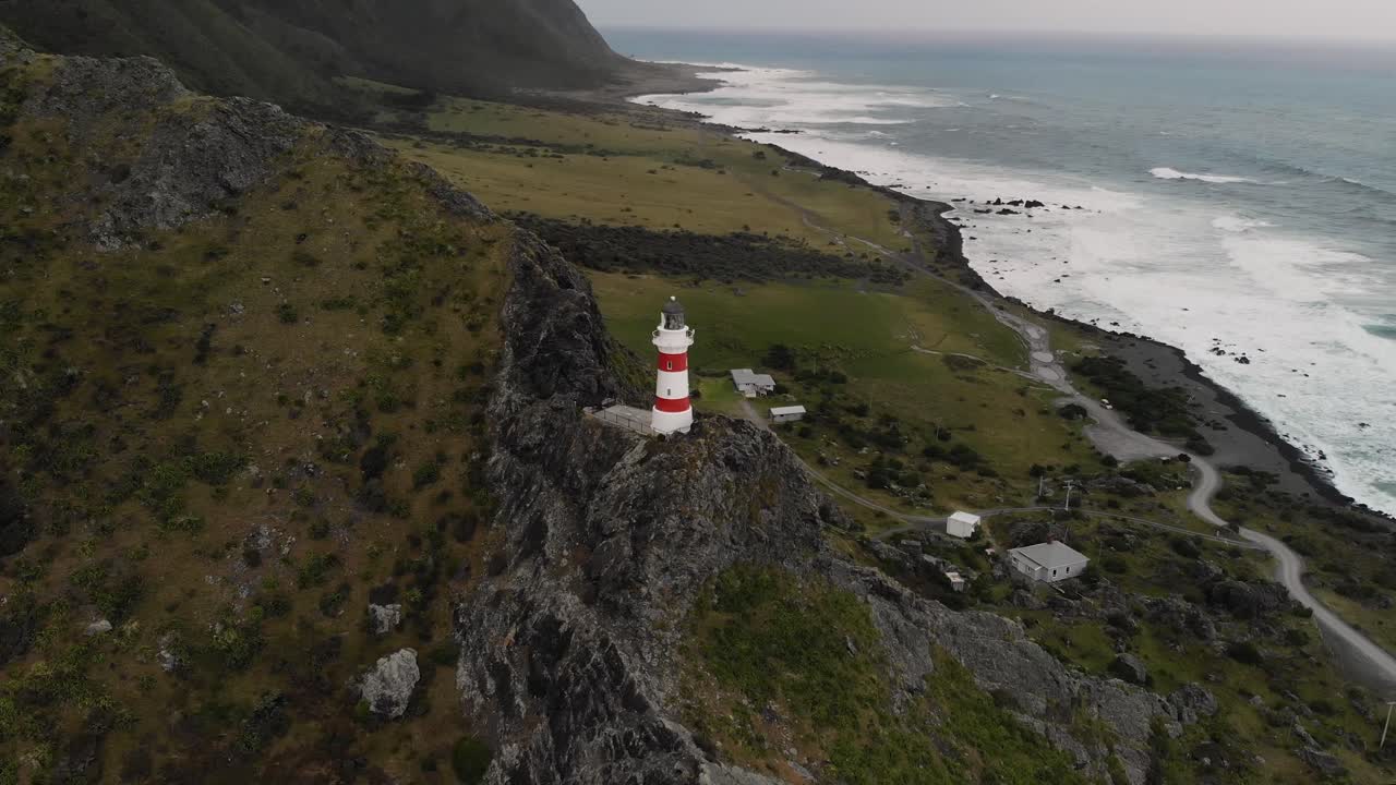 vista panorámica del punto de referencia de nueva zelanda, el cabo palliser y el paisaje costero
