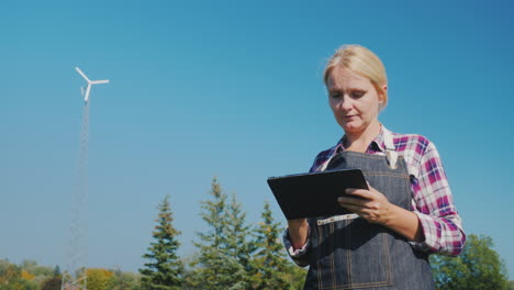 Eine-Junge-Bäuerin-Verwendet-Ein-Tablet-In-Einer-Feldtechnologie-In-Der-Landwirtschaft